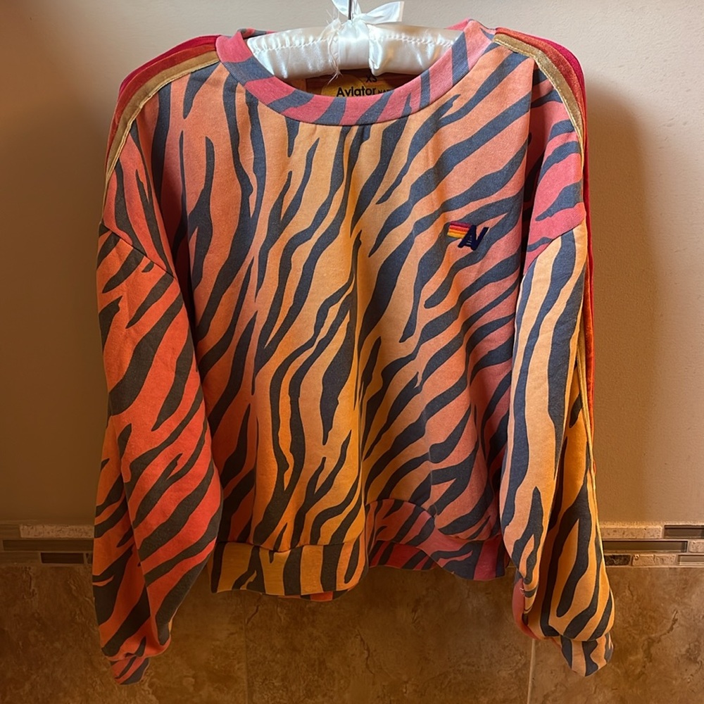 Like new Aviator Nation CLASSIC RELAXED FIT CREW SWEATSHIRT - TIGER size XS
